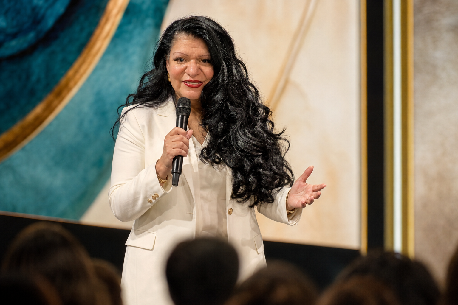 Laura De La Rosa speaking on stage